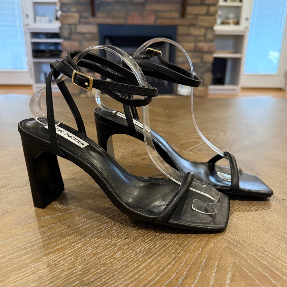 Steve Madden Eryka Black Leather Square Toe Block Heel Sandals 8M NWOB